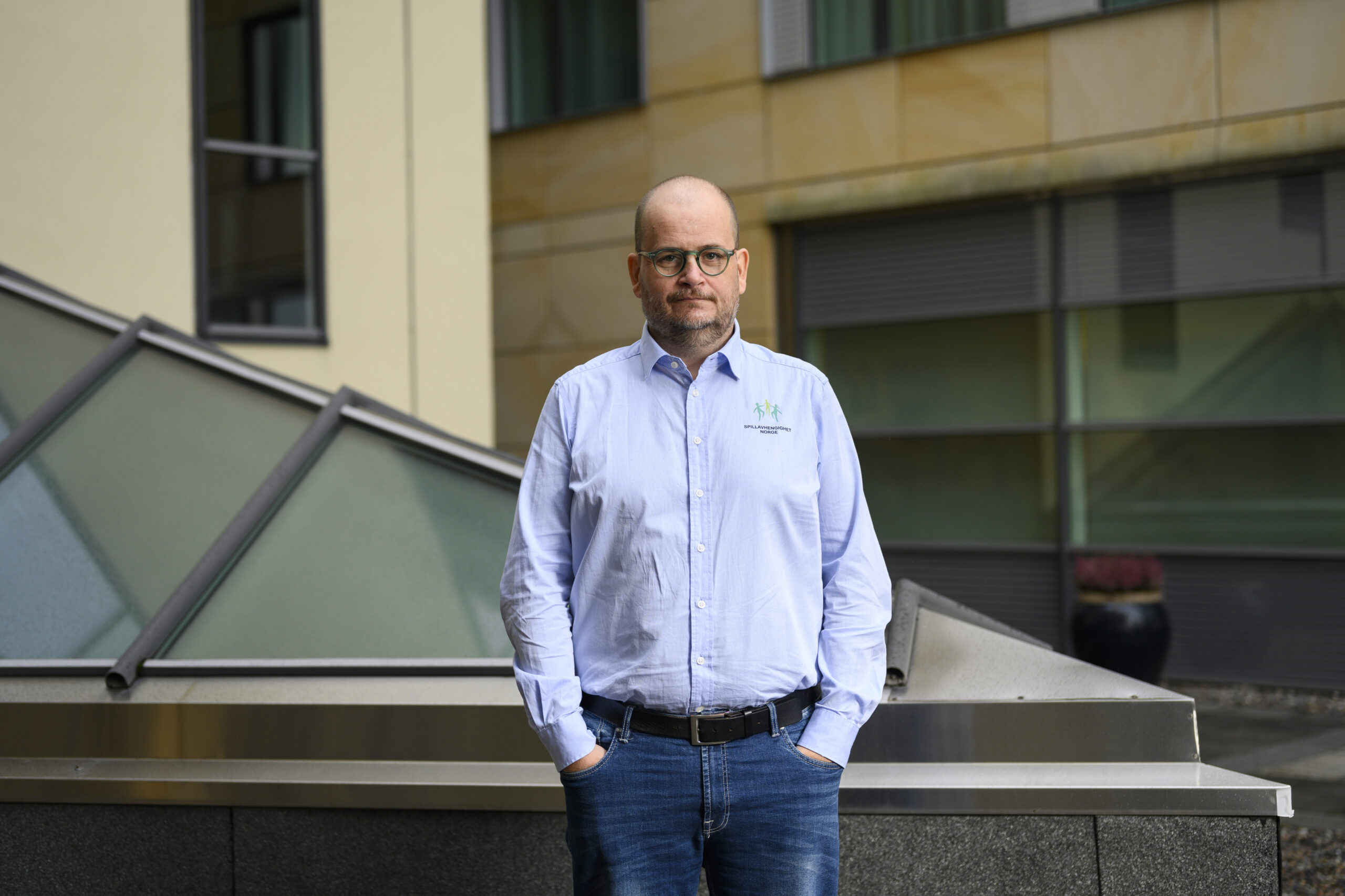 Bilde av Atle Vestvik, erfaringskonsulent i Spillavhengighet Norge. Fotograf er Skjalg B&oslash;hmer Vold.